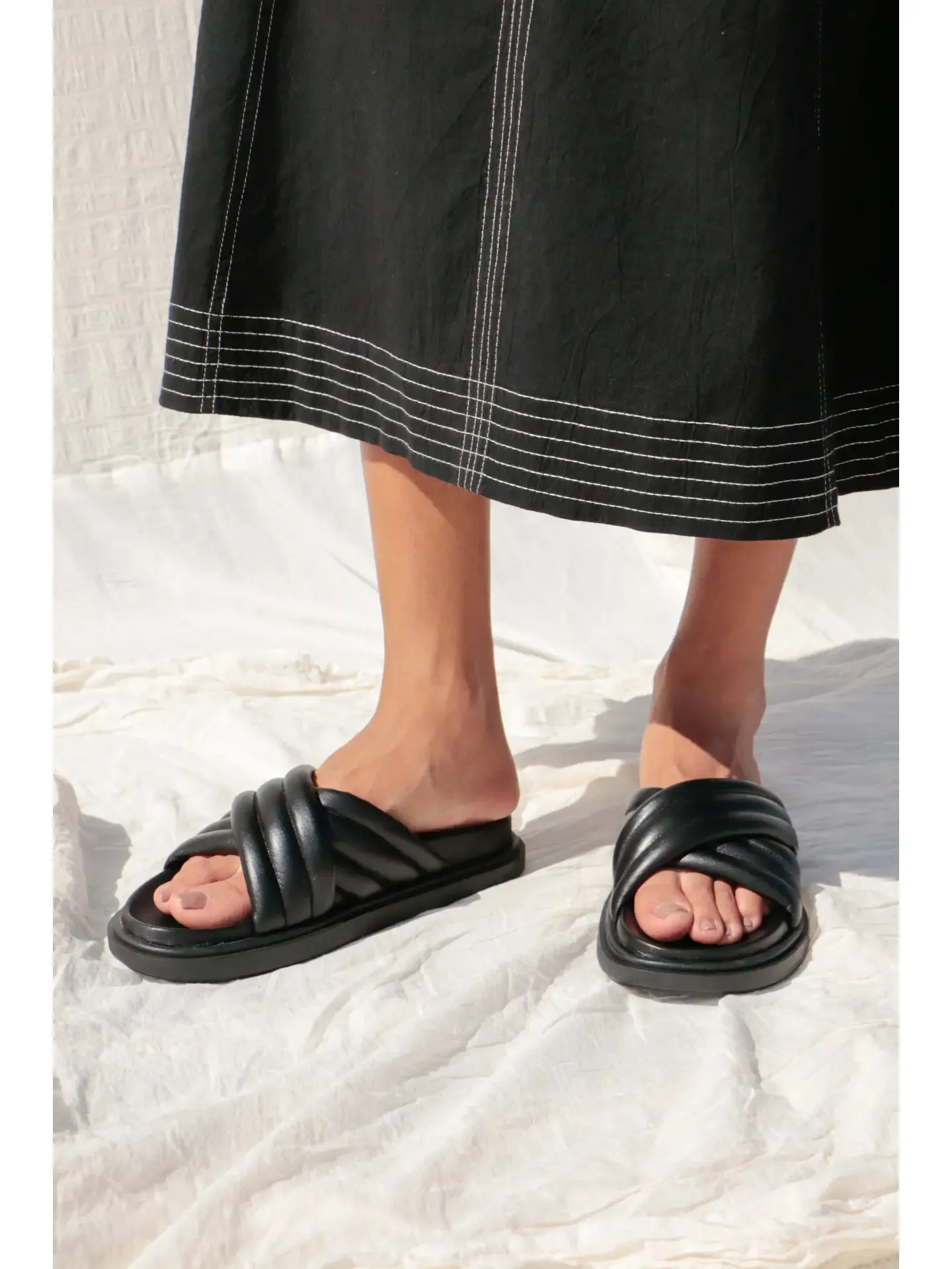 Maneo Anna Leather Slide Sandal| Black