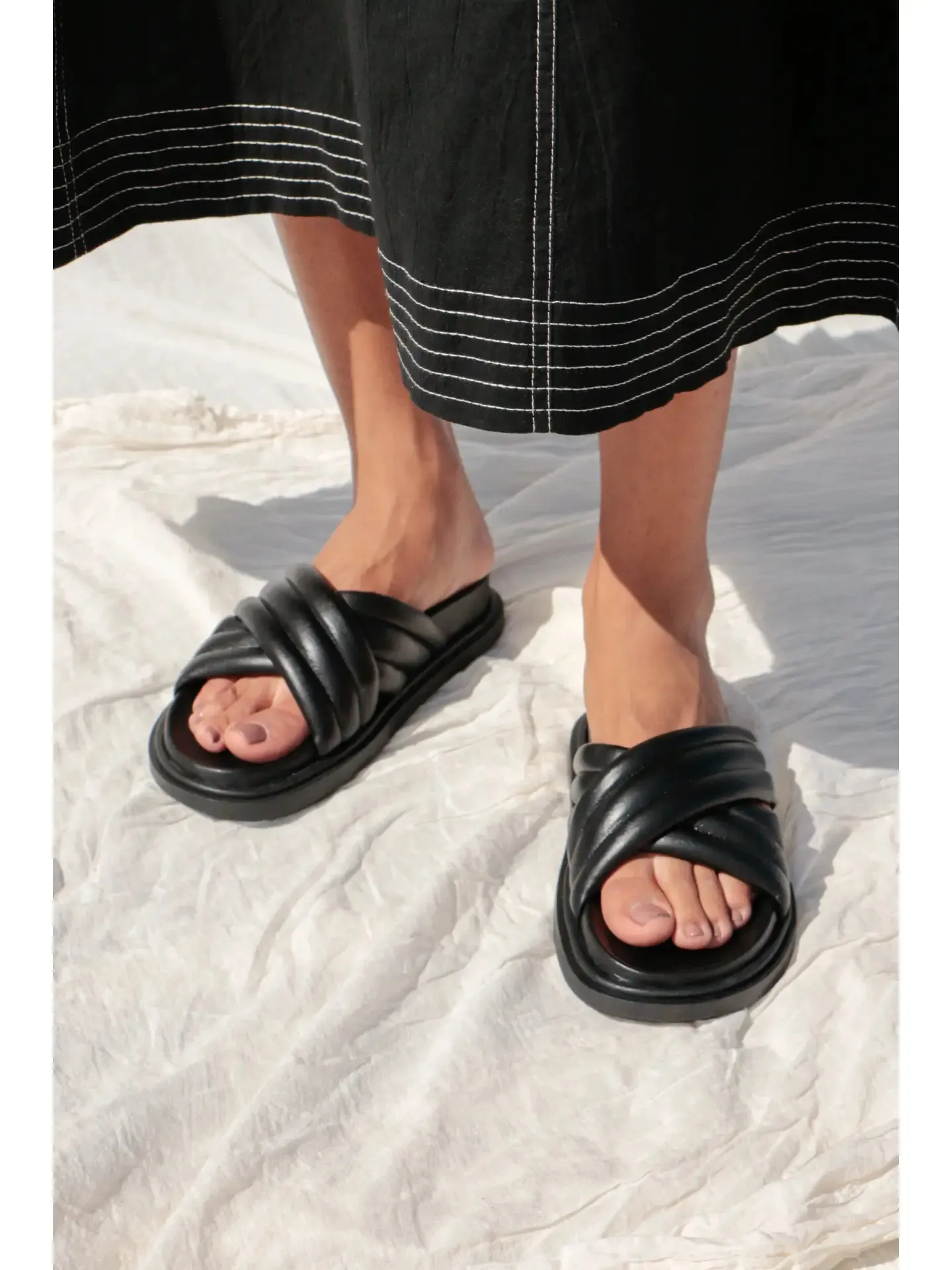 Maneo Anna Leather Slide Sandal| Black